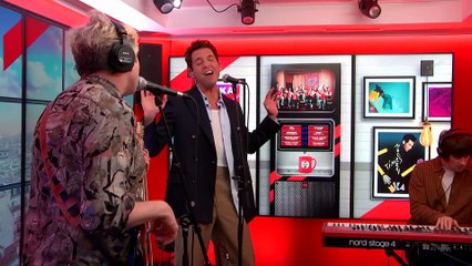 LIVE - MIKA interprète "Modern Times" dans Le Double Expresso RTL2 (21/11/25)