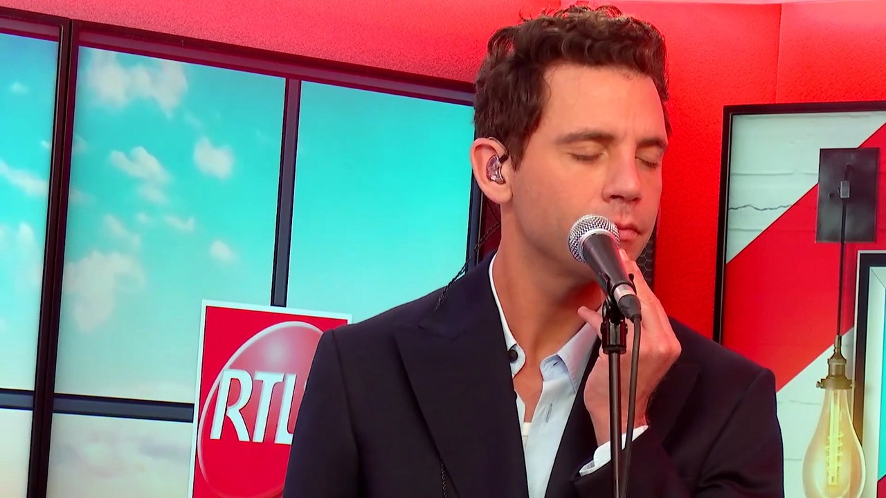 LIVE - MIKA interprète "Relax, Take It Easy" dans Le Double Expresso RTL2 (21/11/25)