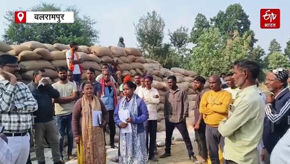 बलरामपुर में धान खरीदी केंद्रों का कलेक्टर ने किया औचक निरीक्षण
