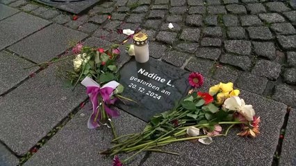 A Magdeburgo, in Germania, riapre il mercatino di Natale a un anno dall'attacco mortale con un'auto