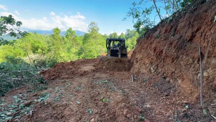Roads Become Neat Thanks to the Touch of a D6R XL Bulldozer in the Mountain Plantation