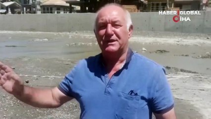 Selin vurduğu Bozkurt’ta Ezine Çayı’nın suyu çekildi, vatandaşlar karşıya yürüyerek geçiyor