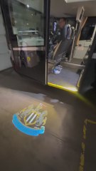 El espectacular autobús del Newcastle por dentro