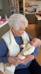 Cette petite fille rencontre son arrière-grand-mère pour la première fois