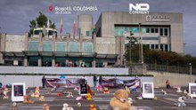 Colômbia: protestos com bonecas contra abuso sexual infantil em frente à Procuradoria-Geral
