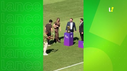 Leila Pereira na Fonte Luminosa, em Araraquara, ao lado de Samir Xaud, presidente da CBF, e Reinaldo Carneiro, presidente da FPF.