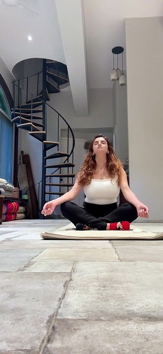 Girl Yoga_ 251121 tango live Tango live video call see Periscope live video Imo video