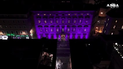 La facciata di Palazzo Madama illuminata di viola contro il tumore al pancreas