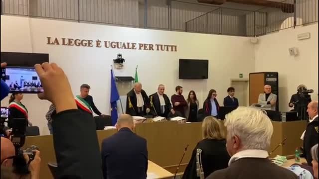 La lettura della sentenza per l'omicidio di Sofia Stefani: l'ex comandante Gualandi condannato anche al maxi risarcimento