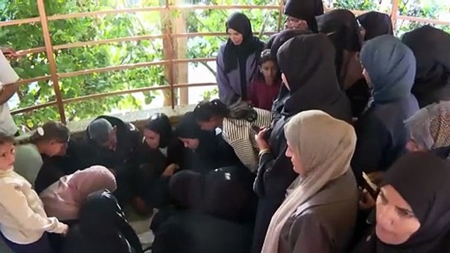 فيديو – فلسطينيون يشيّعون قتلى الغارات الإسرائيلية في غزة