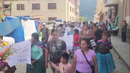 Emotiva despedida a Tanya Rosy: llanto y dolor en Chulumani por la adolescente asesinada (VIDEO)