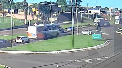 Por pouco! Motociclista escapa de grave acidente no Trevo da Portal; Veja o vídeo