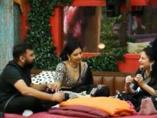 Tanya Caught? Look at her expressions to her Brother👀  Ammu: Mummy toh isko kitchen mein ghusne nahi deti.  Kunicka: Par isne toh bola tha mummy khud kitchen mein nahi gayi kabhi.  Tanya gives this look to her brother as if he went off script and says ha