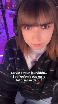 1 — Tu ne choisis pas ta quête principale, le système t’en impose une.2 — Ton point de départ est aléatoire, mais ta progression ne l’est pas.3 — Tes stats de base sont fixes, mais ton build, c’est toi qui le crées.