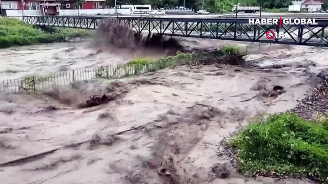 Kastamonu'da sel suları 2 köprüyü yıktı böyle yıktı, evleri su bastı: Yaşanan felaket kameraya yansıdı!