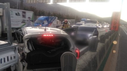 하남 동서울요금소 인근 차량 6대 추돌...1명 심정지·3명 부상 / YTN