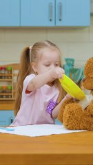 The spill-proof plate every parent needs! 🧸🍽️✨ #parenthack #lifehacks