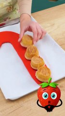 Candy cane cupcake hack! 🍰🎄 #holidaytreats #easyrecipes