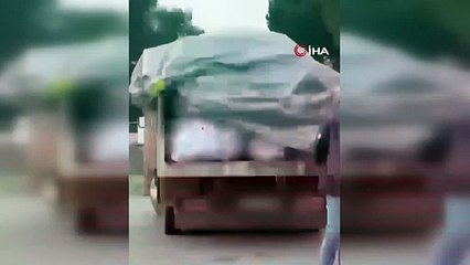 Aydın\'da Şüphe üzerinde durdurulan iki araçta 1,9 milyon liralık sahte ayakkabı ele geçirildi