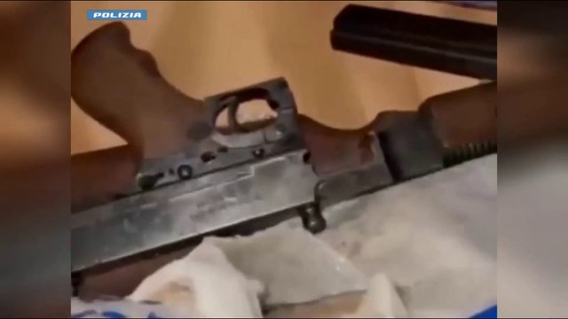 Nel Milanese due arresti per detenzione e traffico di armi da guerra