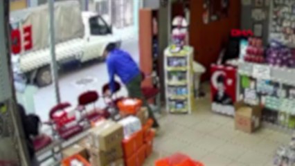 Hava almak için çıktı, dehşeti yaşadı: Eczane önündeki genç kadına saldırı girişimi