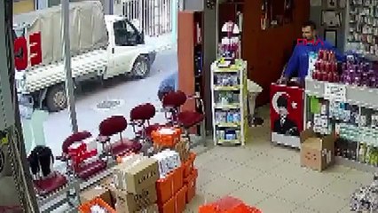 Gözü dönmüş sapık kamerada! Güpe gündüz genç kadına saldırıp kıyafetlerini çıkarmaya çalıştı!