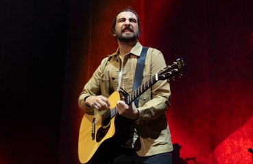 Noah Kahan doesn't mind his music being called a 'snooze fest'