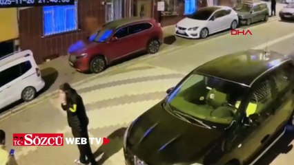 Esenyurt'ta sokakta bekleyen 2 arkadaşa silahlı saldırı kamerada