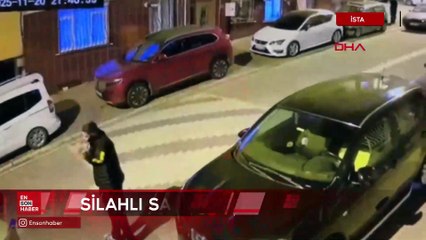 İstanbul Esenyurt'ta sokakta bekleyen 2 arkadaşa silahlı saldırı kamerada