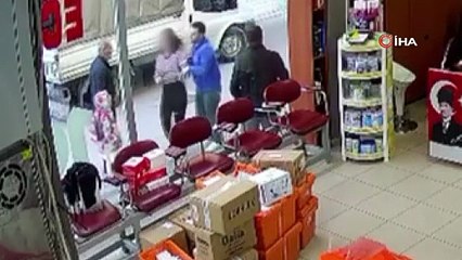 Hava almak için dışarı çıkan eczacının üzerine atladı: O anlar kamerada