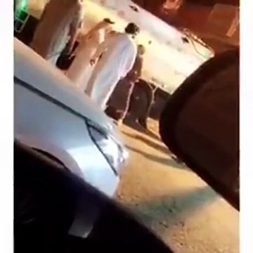 بالفيديو سائق باكستاني يعتدي على مواطن سعودي بالضرب المبرح