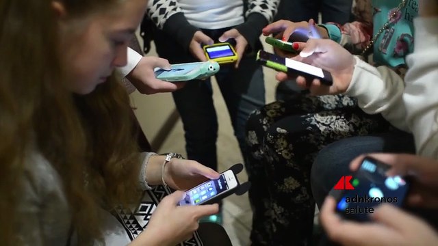 Salute: Bambini digitali, l’allarme dei pediatri sui rischi dell’esposizione precoce