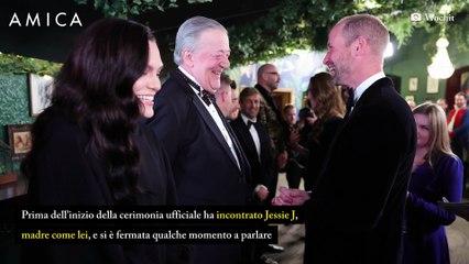 L’abbraccio intenso e sentito "da mamma a mamma" tra la cantante Jessie J e la principessa Kate