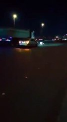 بالفيديو شاب يعرض حياته للخطر من أجل إماطة الأذى عن الطريق في السعودية