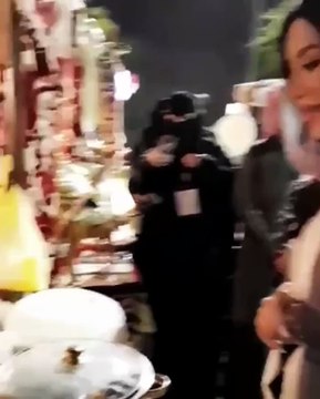 ما القصّة وراء ارتداء لجين عمران مريلة المطبخ؟