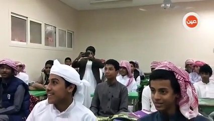 بالفيديو وزير التعليم السعودي يسئل الطلاب عن اسم المادة التي يدرسونها اثناء جولته في مدرسة ليصطدم من الاجابة ..!!