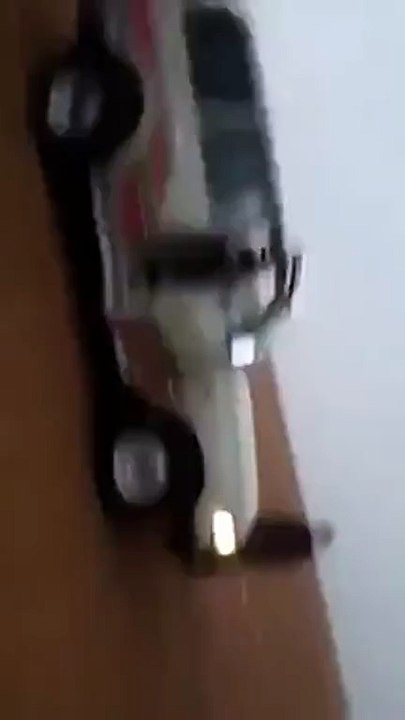 بالفيديو مواطن سعودي ينجو من موت محقق بعدما ضربت سيارته صاعقة مميتة