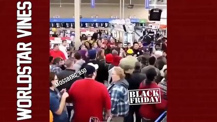 بالفيديو مصادمات عنيفة بين المتسوقين في البلاك فراي داي