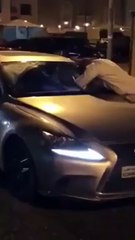 بالفيديو اعتداء شاب على فتاة داخل سيارتها وسرقة جوالها الشخصي بالكويت