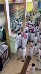 مشاجرة جماعية عنيفة داخل مدرسة بمكة المكرمة