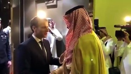 رئيس فرنسا يشكر ولي العهد الامير محمد بن سلمان على استقباله عبر تغريدة اثناء وصوله للسعودية