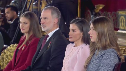 Felipe González recibe el Toisón de Oro y llama a la paz civil