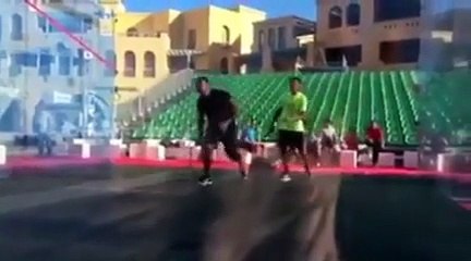 شاهدي بالفيديو الرياضة المفضلة للفنّان عمرو دياب؟