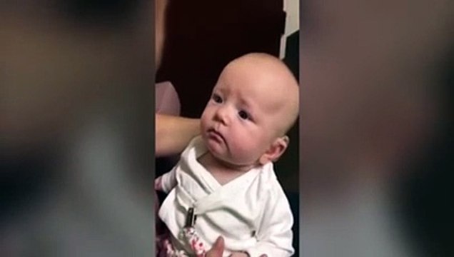 فيديو: ردة فعل مؤثر لطفلة صماء تسمع كلمة أحبك من والدتها للمرة الأولى!