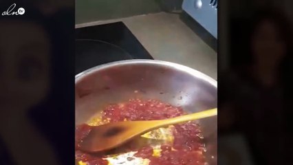 فيديو: لجين عمران تتطهو لشقيقتها «أسيل» العصافير.. وهذا رأيها في الطعام