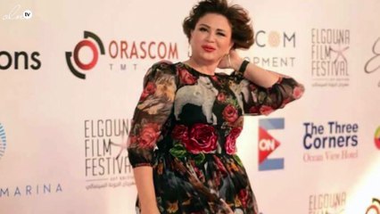 لن تصدّقي السعر الحقيقي لفستان إلهام شاهين في الجونة!