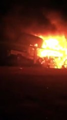 بالفيديو: حريق يلتهم عدداً من السيارات بالسعودية