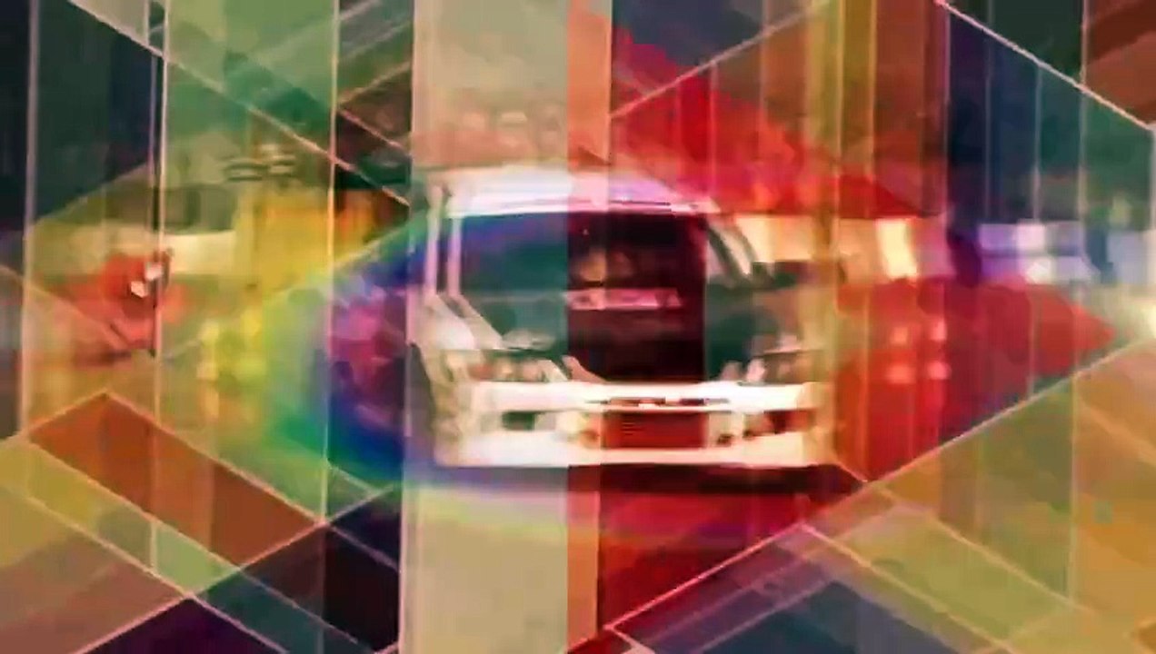 شاهدي رد فعل فيفي عبده بعد معاكسة شباب لها أثناء العزاء