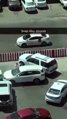 بالفيديو هكذا انقذت فتاة سائق سيارتها الخاص بمهارتها بالقيادة في الرياض