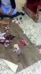 بالفيديو عمال يبيعون لحم حمير داخل منزل بالسعودية والشرطة تلقي القبض عليهم